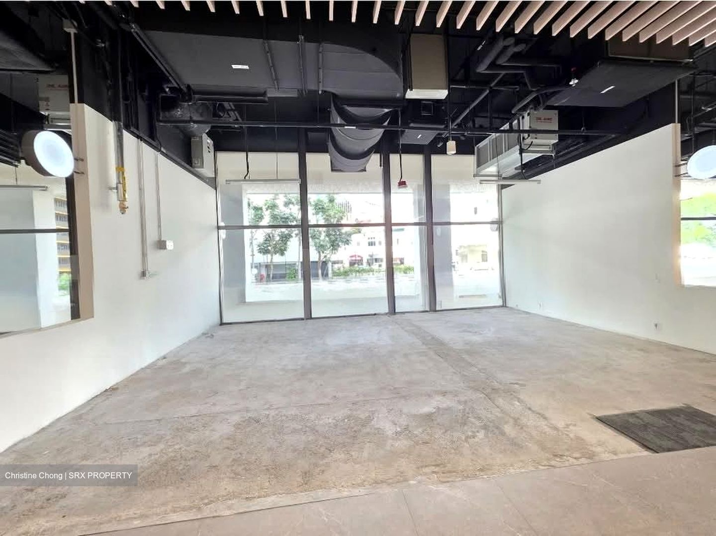 Middle Road (D7), Retail #592943341